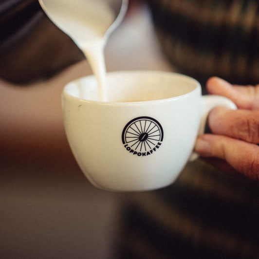 CAPPUCCINOTASSE MIT LOGO weiß